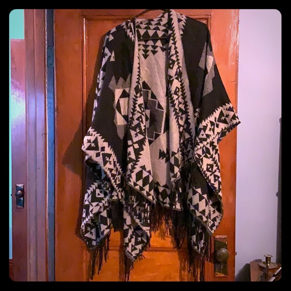 Sweaters - Poncho/shall Sweaters - Poncho/shall